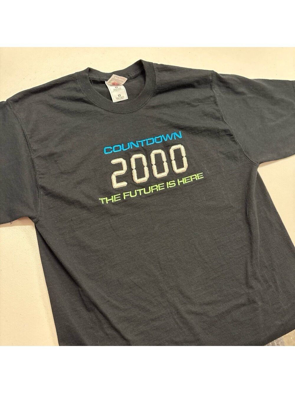 Vintage Lofteez Black Embroidered Y2K Countdown 2000 T-Shirt Men's Medium